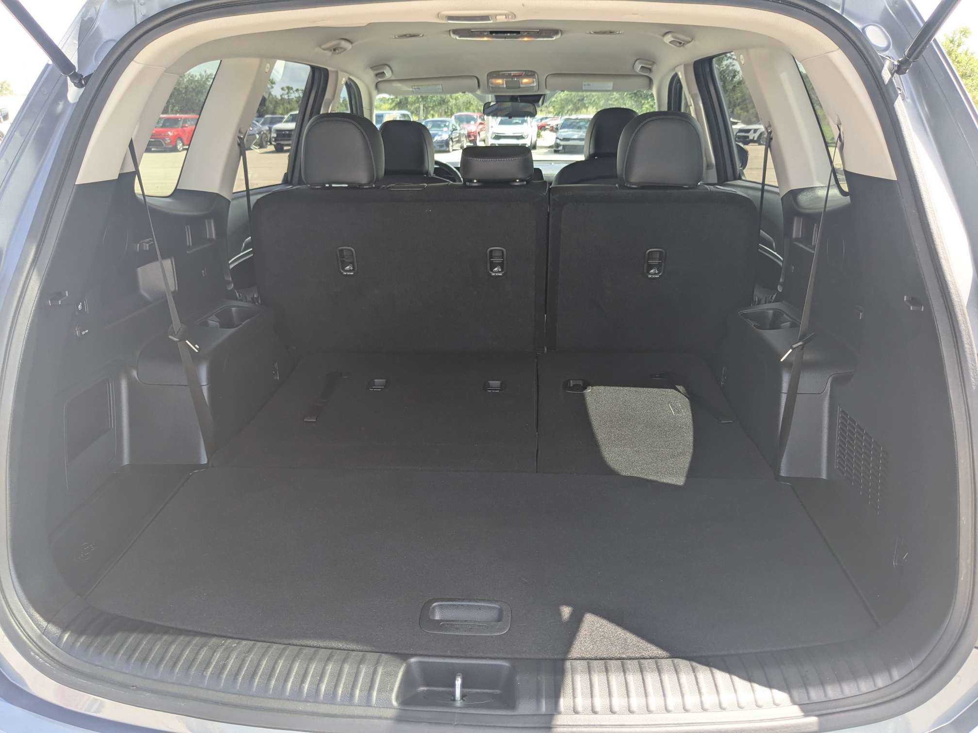 Used 2024 Kia Telluride LX FWD image 13