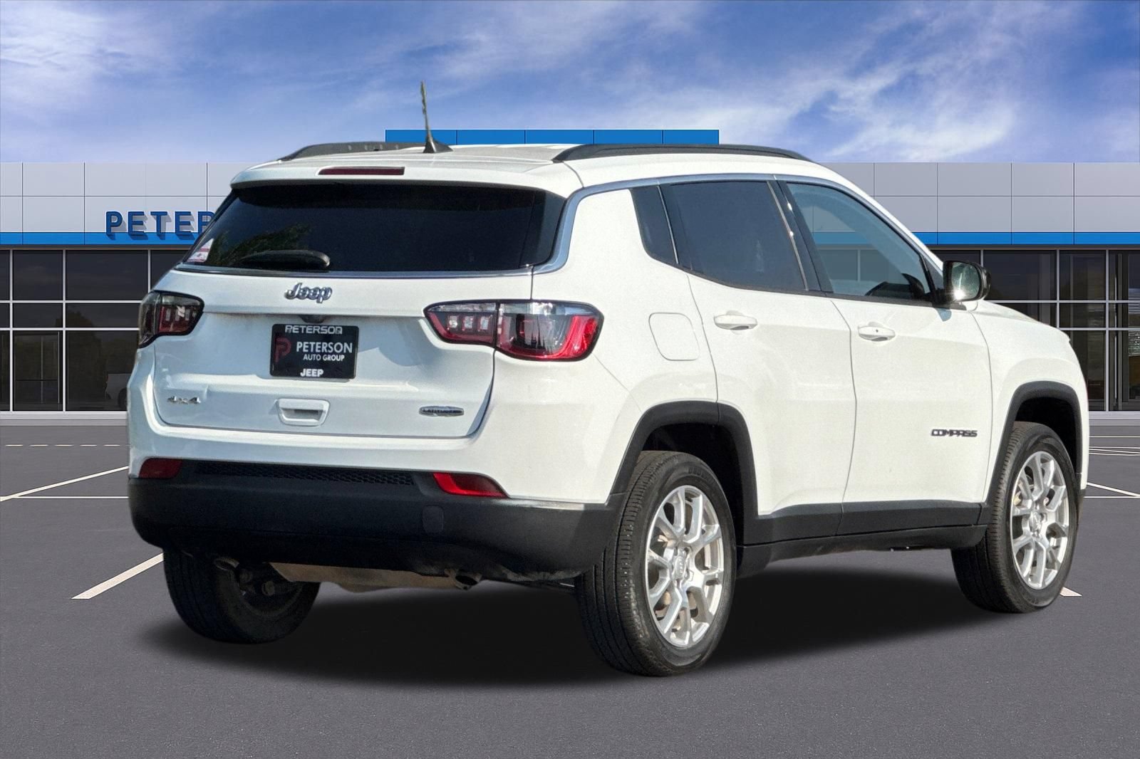 Used 2024 Jeep Compass Latitude AWD/4WD image 4