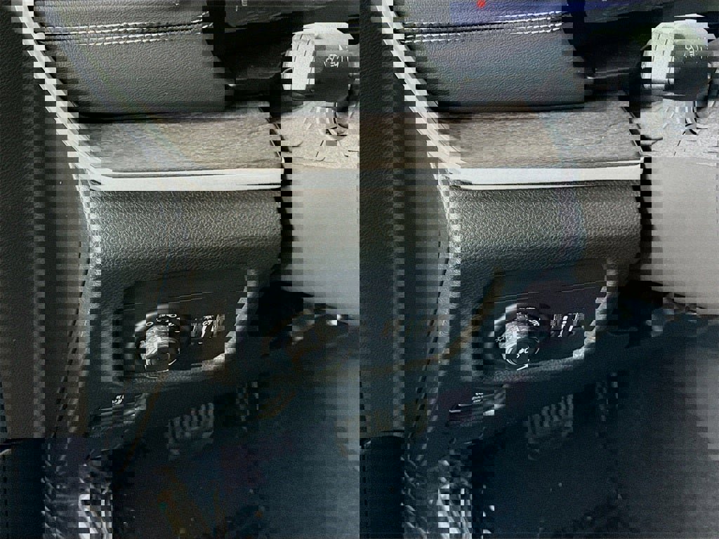 New 2025 Jeep Grand Cherokee L Limited w/ Trailer Tow Package image 5