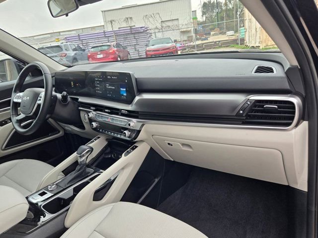 Used 2025 Kia Telluride S image 32