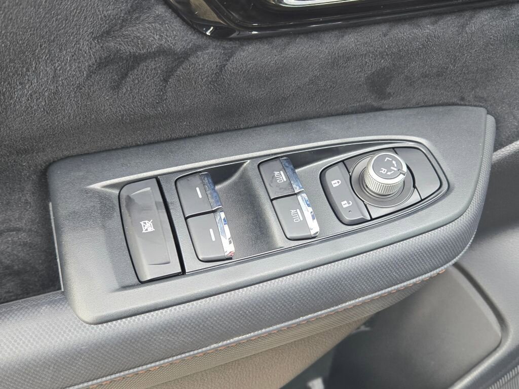 Used 2025 Subaru Forester Touring image 32