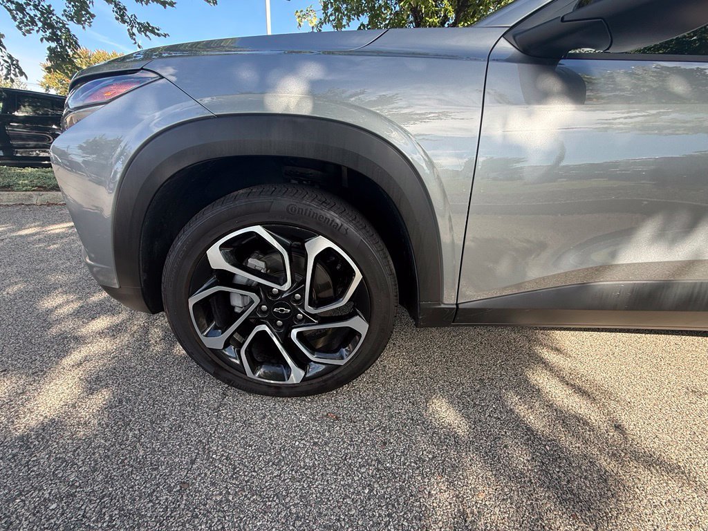 Used 2025 Chevrolet Trax RS w/ Driver Confidence Package FWD image 29