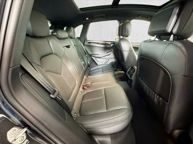 Certified 2026 Porsche Macan AWD/4WD image 23