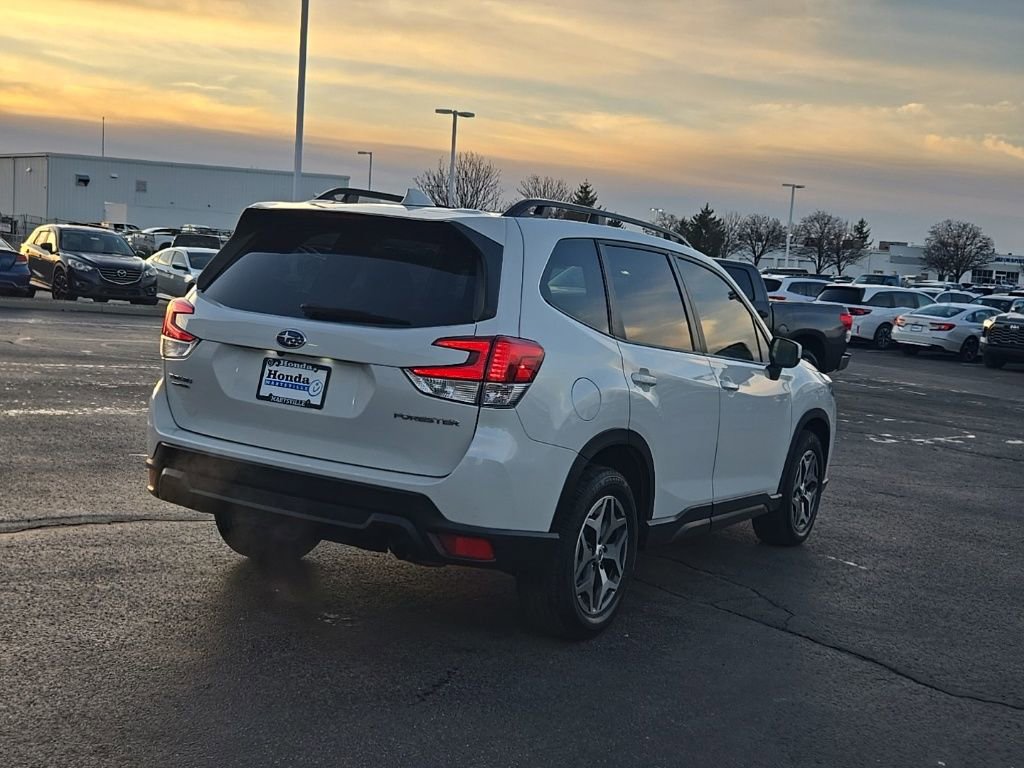 Used 2022 Subaru Forester Premium image 7
