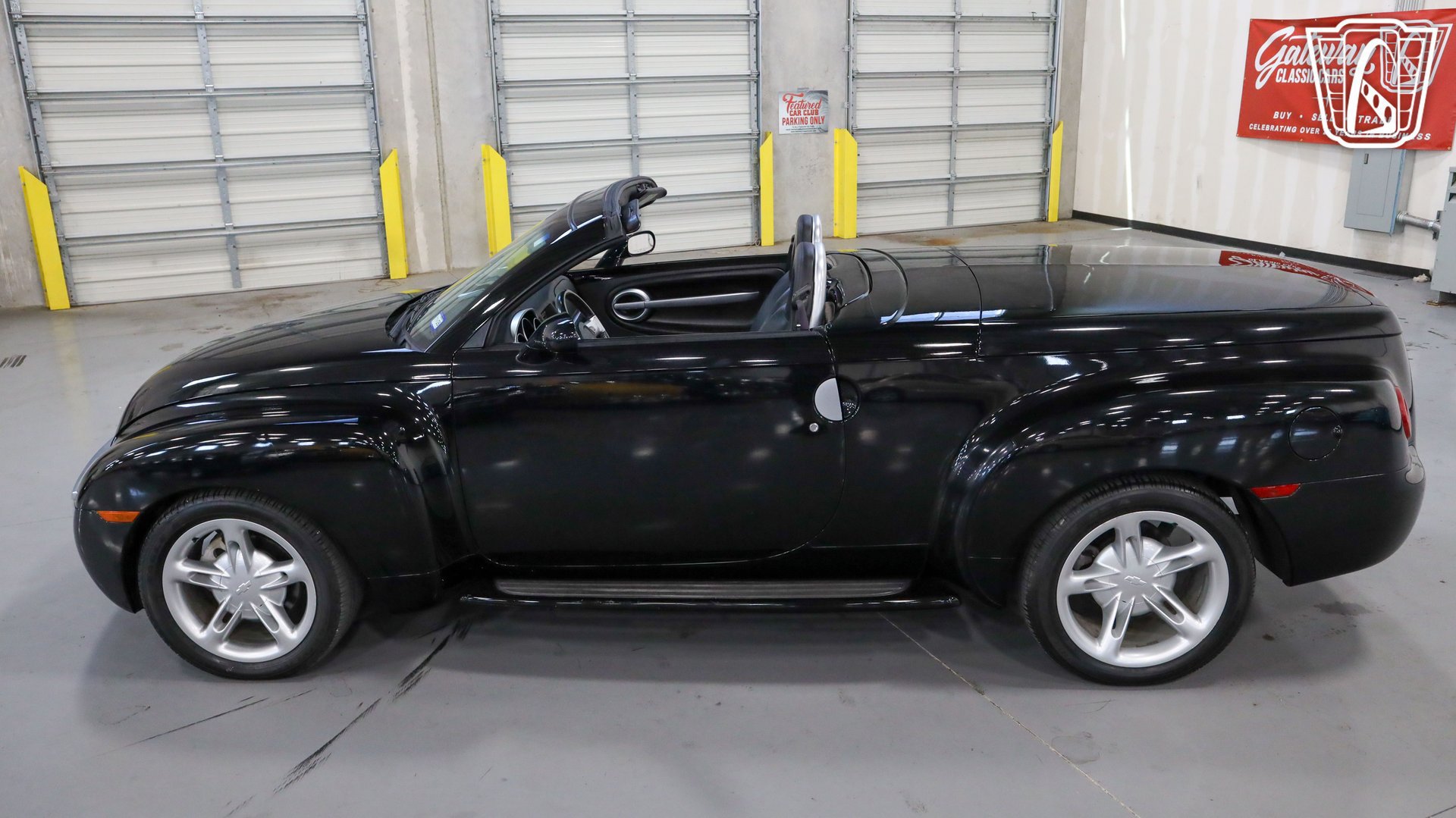 Used 2003 Chevrolet SSR w/ Preferred Equipment Group RWD image 40