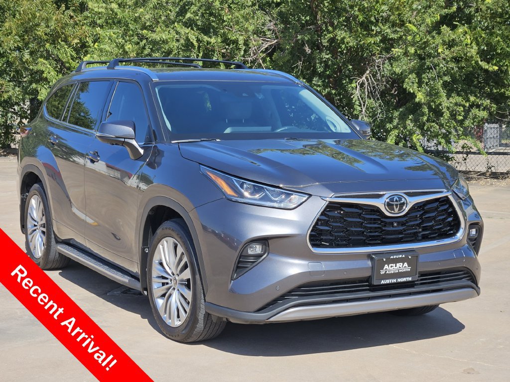 Used 2024 Toyota Highlander Platinum AWD/4WD image 1
