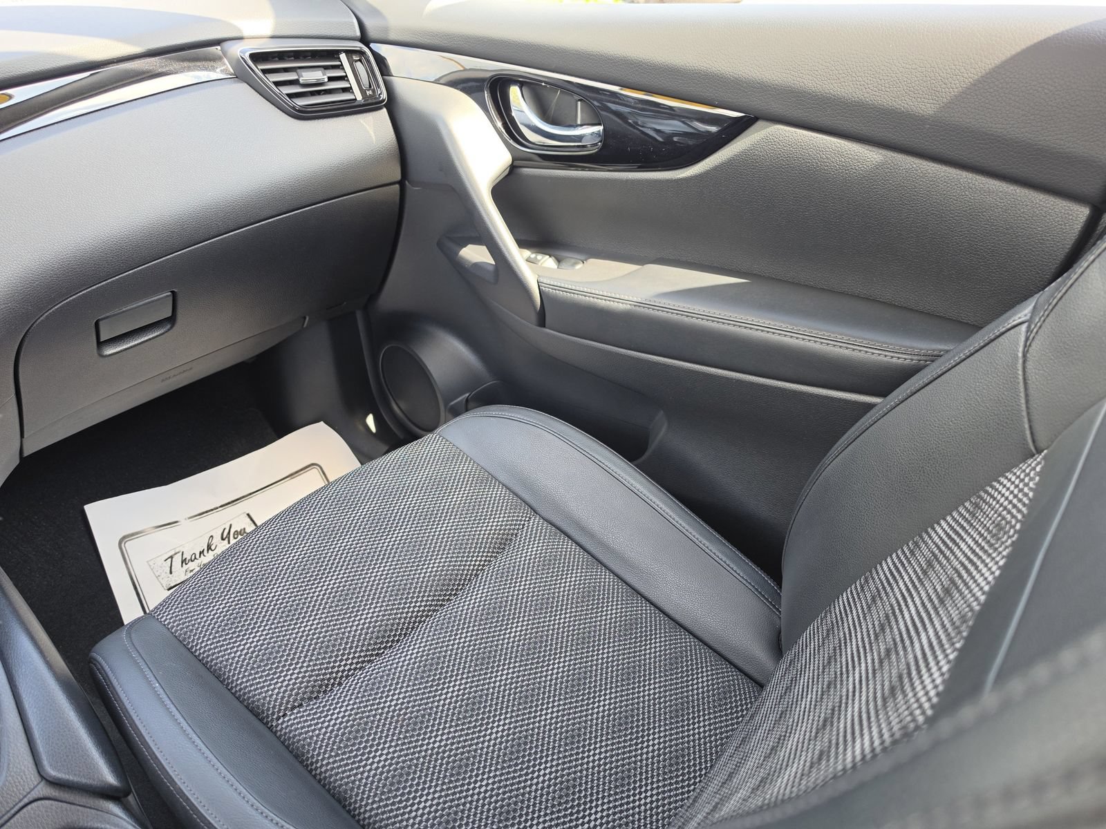 Used 2022 Nissan Rogue Sport SV w/ Technology Package FWD image 17