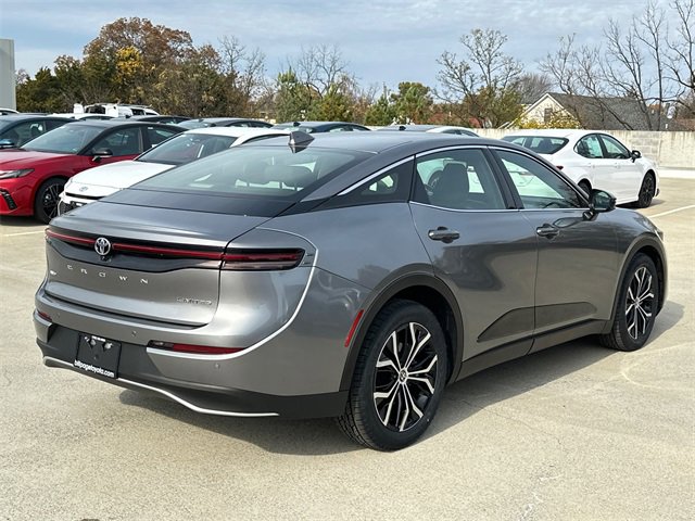 Used 2023 Toyota Crown Limited image 4