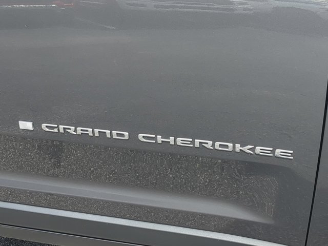Used 2023 Jeep Grand Cherokee Limited w/ Trailer Tow Prep Group (B) AWD/4WD image 13