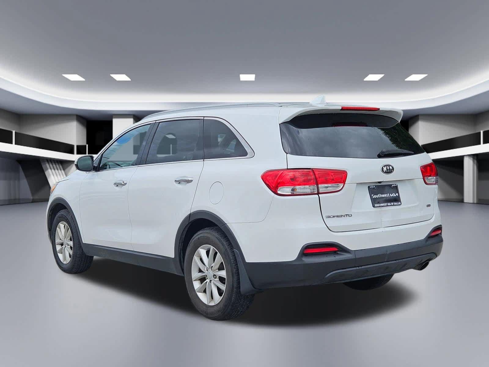 Used 2018 Kia Sorento FWD image 4