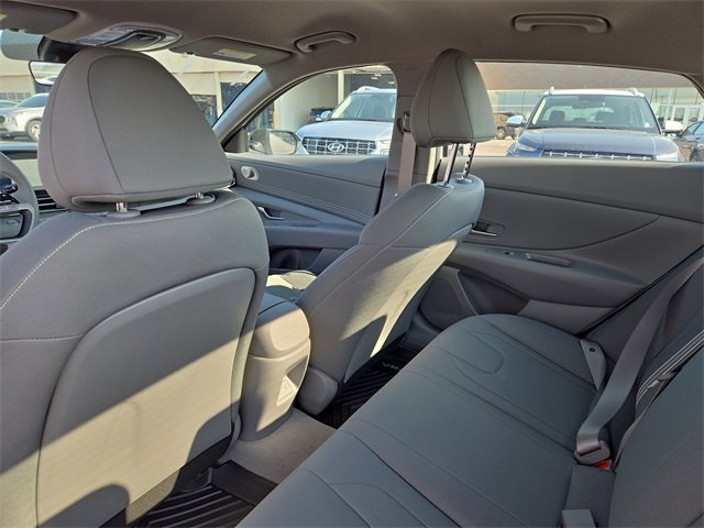 New 2025 Hyundai Elantra SEL image 30
