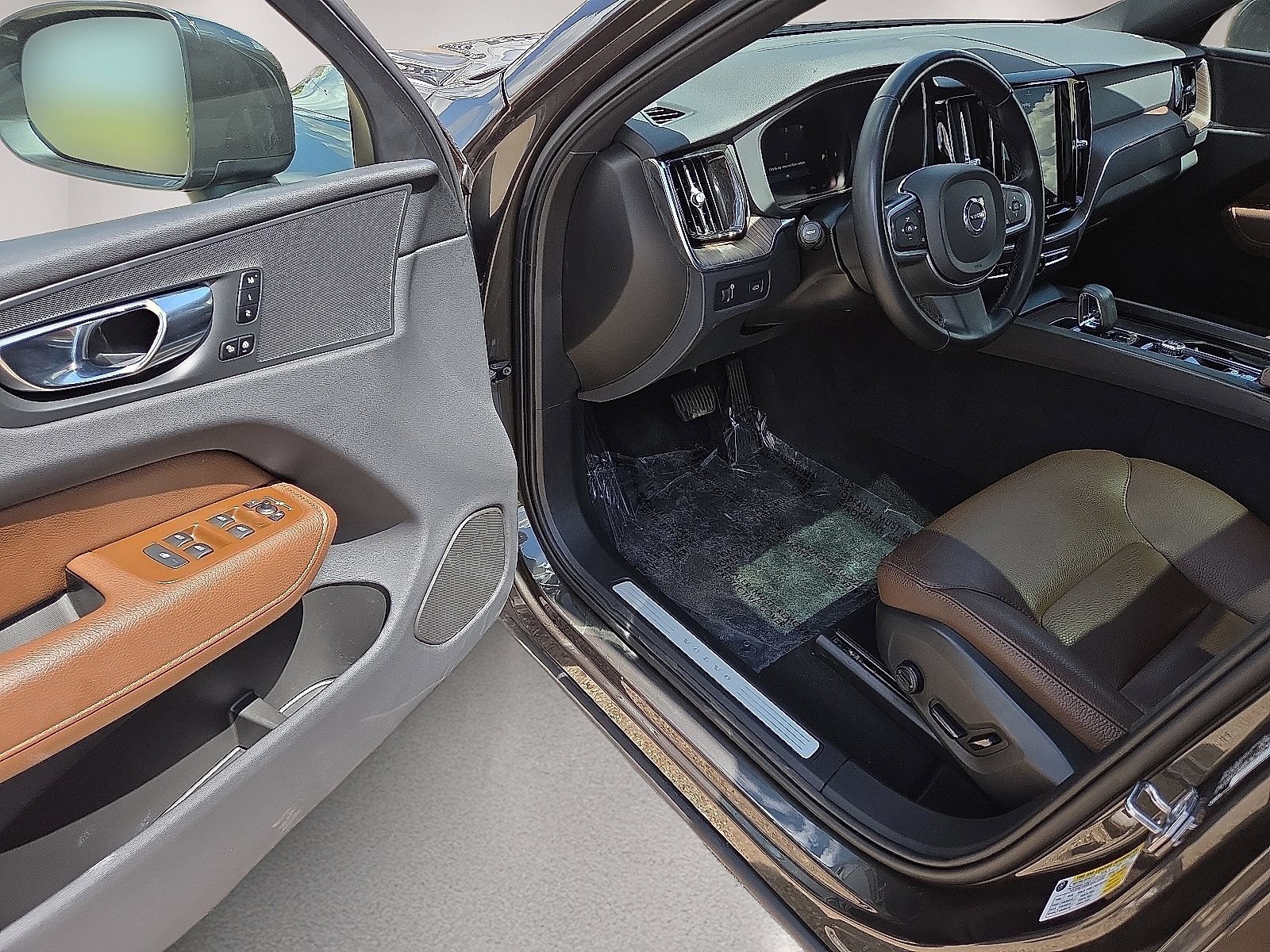 Used 2022 Volvo XC60 B5 Momentum AWD/4WD image 22