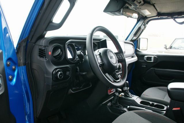 Used 2024 Jeep Wrangler Unlimited Rubicon w/ Safety Group image 14