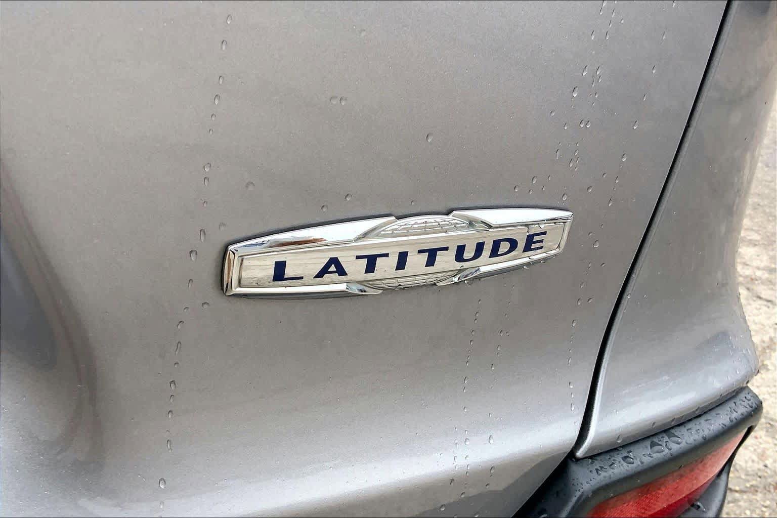 Used 2019 Jeep Cherokee Latitude Plus FWD image 10
