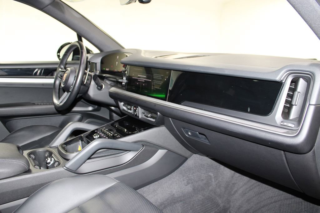 Used 2024 Porsche Cayenne AWD/4WD image 28