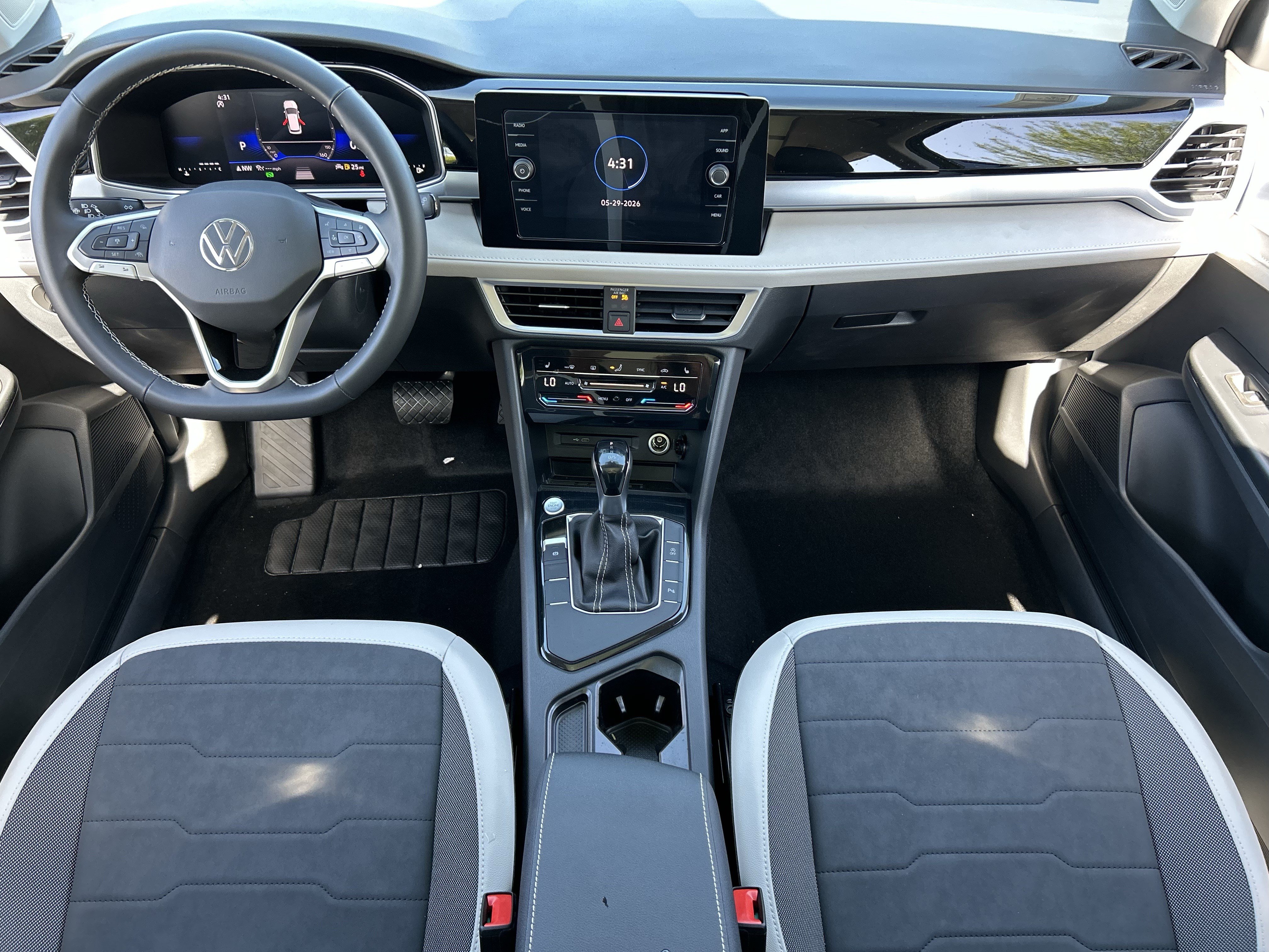 New 2026 Volkswagen Taos SE FWD image 12