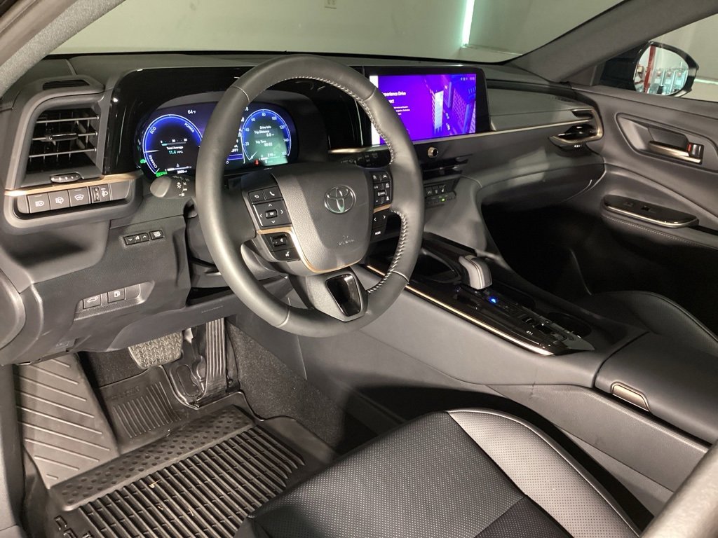 Used 2025 Toyota Crown Signia image 9