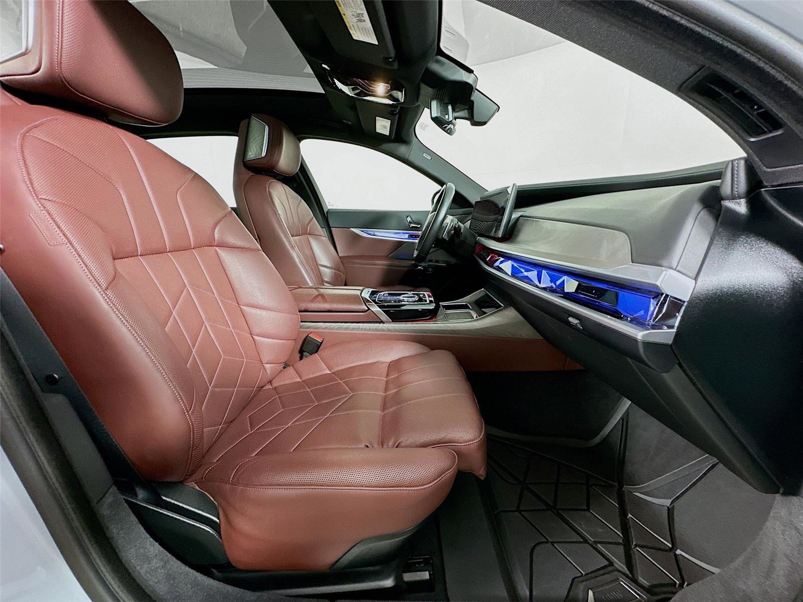 Used 2023 BMW 760i xDrive image 31