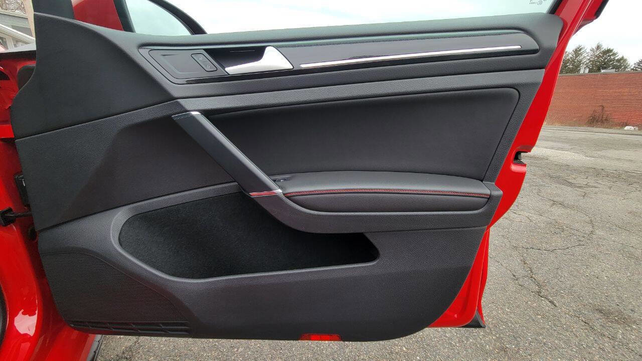 Used 2017 Volkswagen GTI Sport image 22