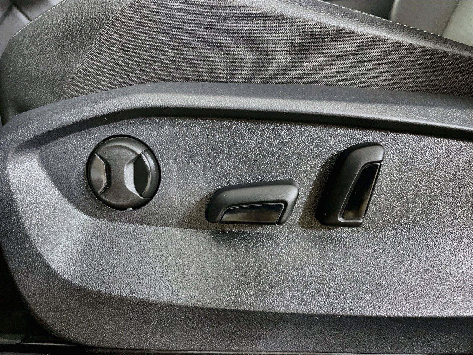 Used 2024 Volkswagen Tiguan SE AWD/4WD image 21