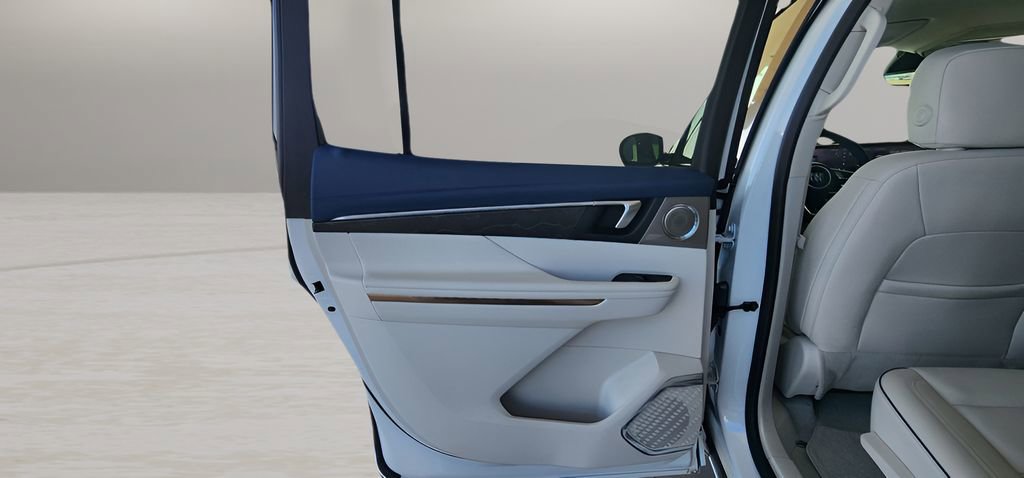 Used 2025 Buick Enclave Avenir w/ Super Cruise Package image 17