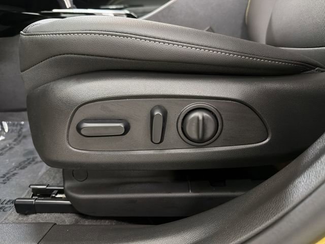 Used 2025 Chevrolet Trax ACTIV w/ Sunroof Package image 20