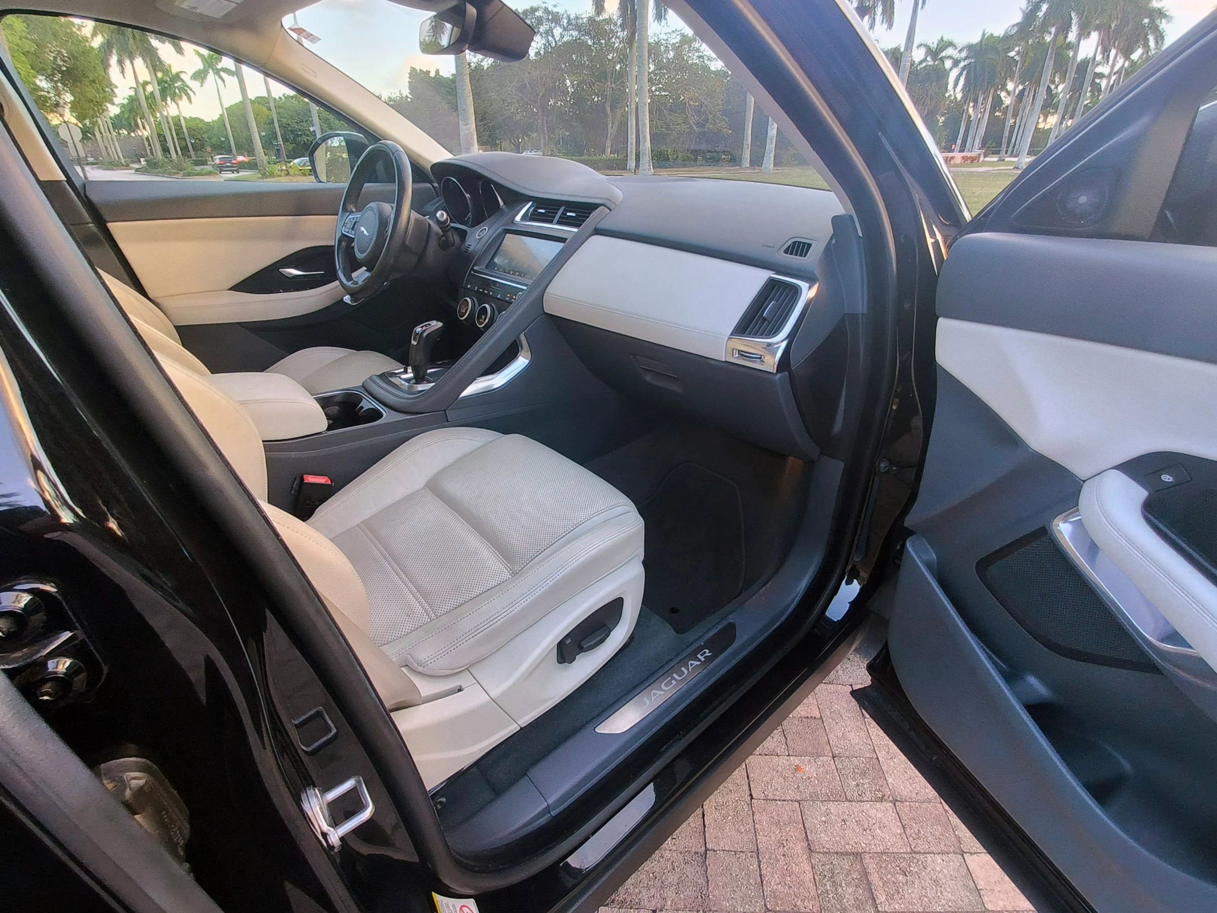 Used 2018 Jaguar E-PACE S image 31