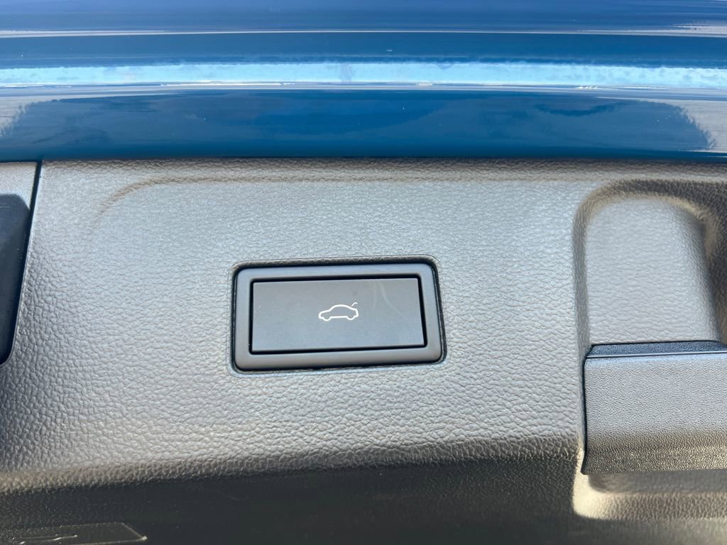 Certified 2025 Volkswagen Atlas SEL image 18