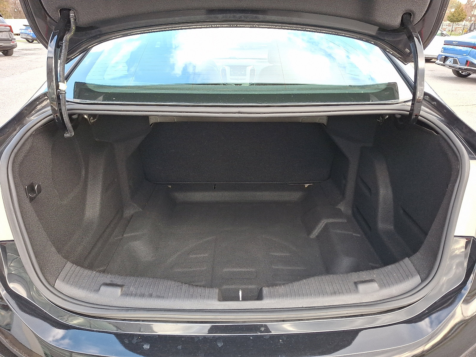 Used 2017 Chevrolet Cruze LS image 28