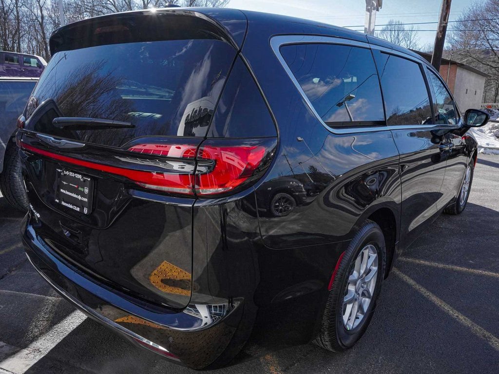 New 2026 Chrysler Pacifica Select FWD image 5
