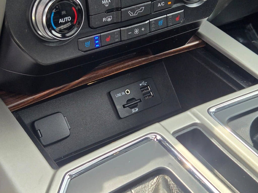 Used 2015 Ford F150 Lariat w/ Equipment Group 501A Mid AWD/4WD image 34