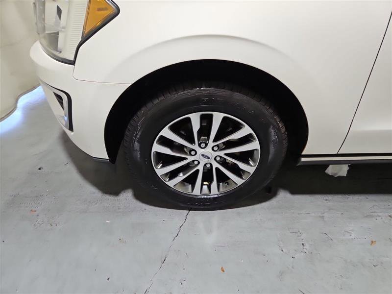 Used 2018 Ford Expedition Limited w/ Equipment Group 301A image 7