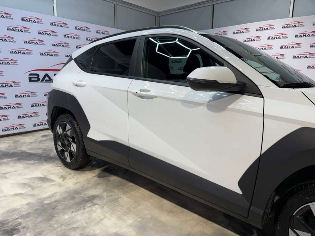 Used 2025 Hyundai Kona SEL image 7