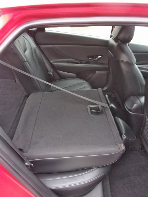 Used 2023 Hyundai Elantra Limited image 32