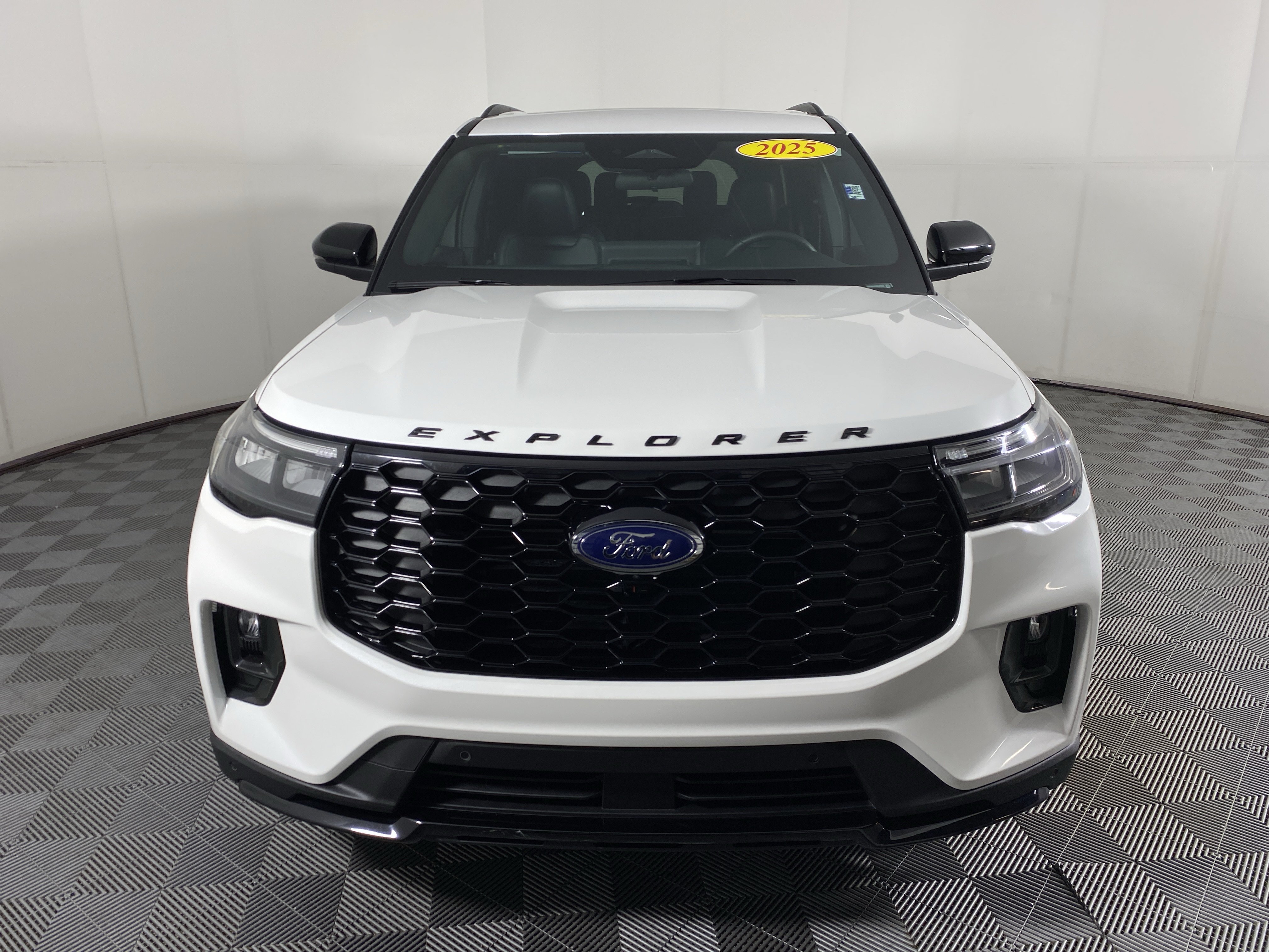 Used 2025 Ford Explorer ST-Line AWD/4WD image 12