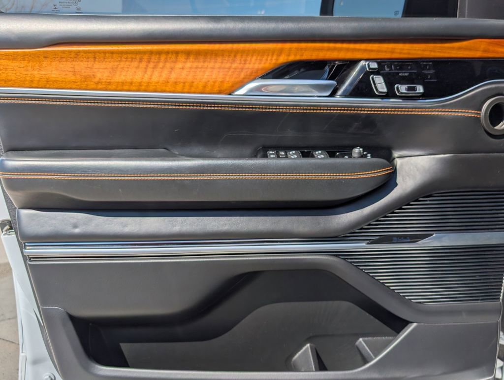 Used 2022 Jeep Grand Wagoneer Series III w/ Rear Seat Video Group 1 image 10