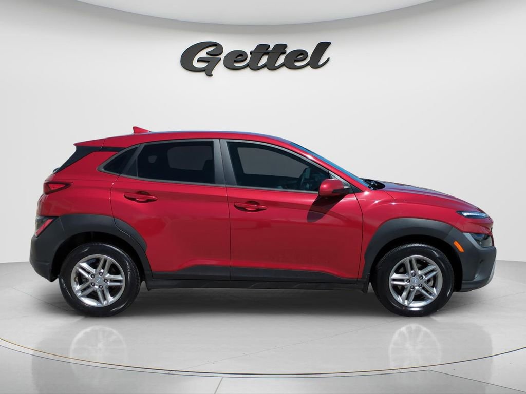 Used 2022 Hyundai Kona SE image 3