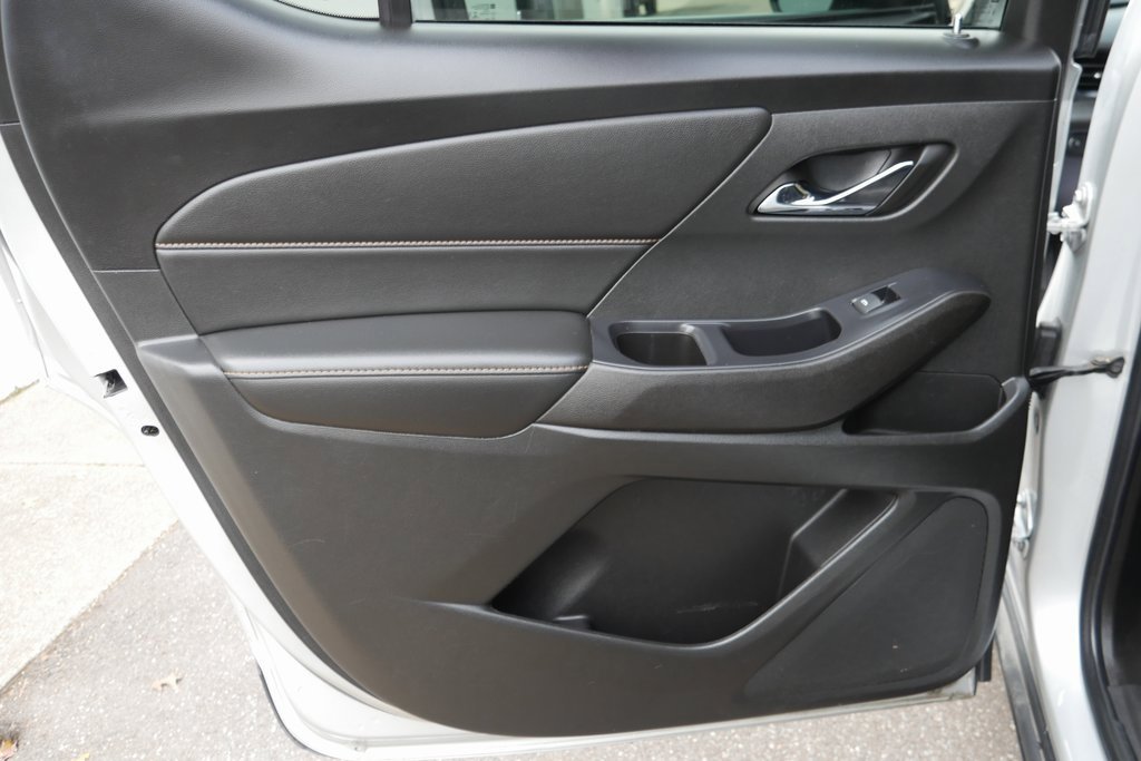 Used 2021 Chevrolet Traverse RS image 35