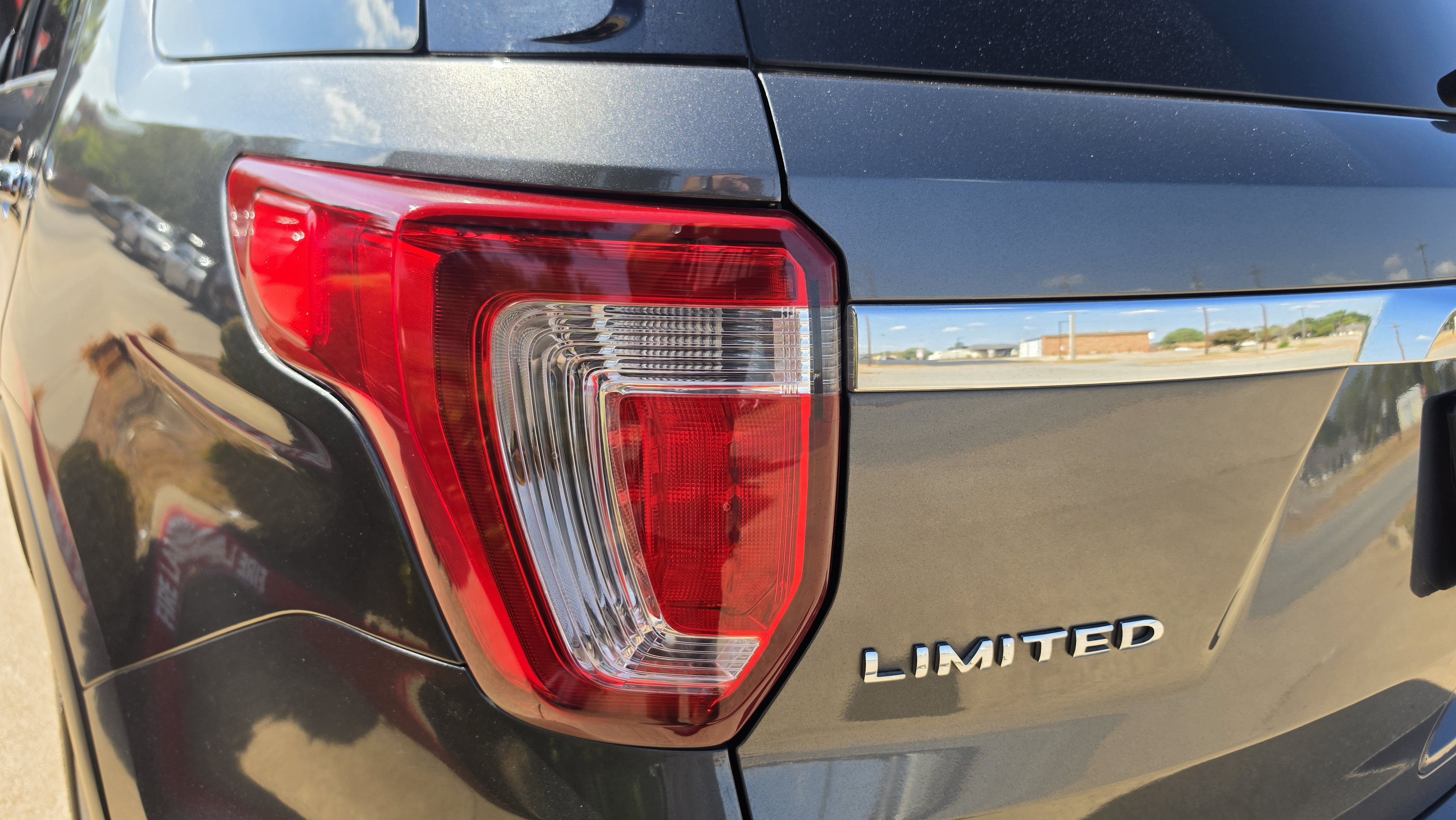 Used 2017 Ford Explorer Limited w/ Equipment Group 301A AWD/4WD image 10