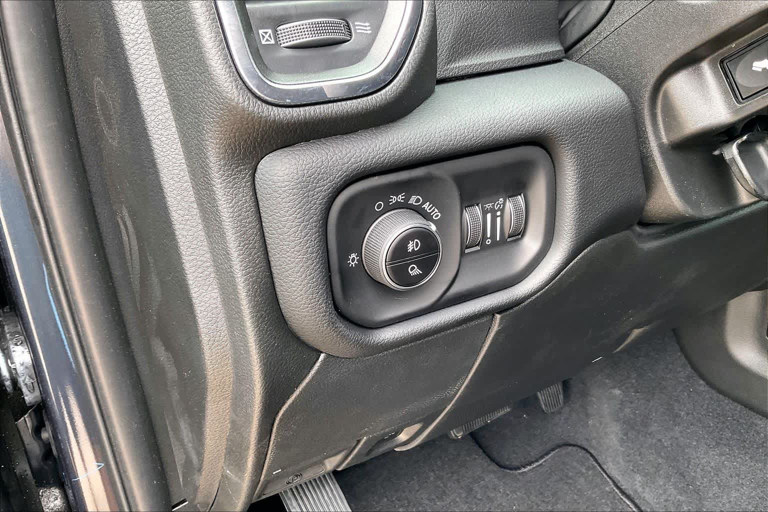 New 2027 RAM 2500 Laramie AWD/4WD image 18
