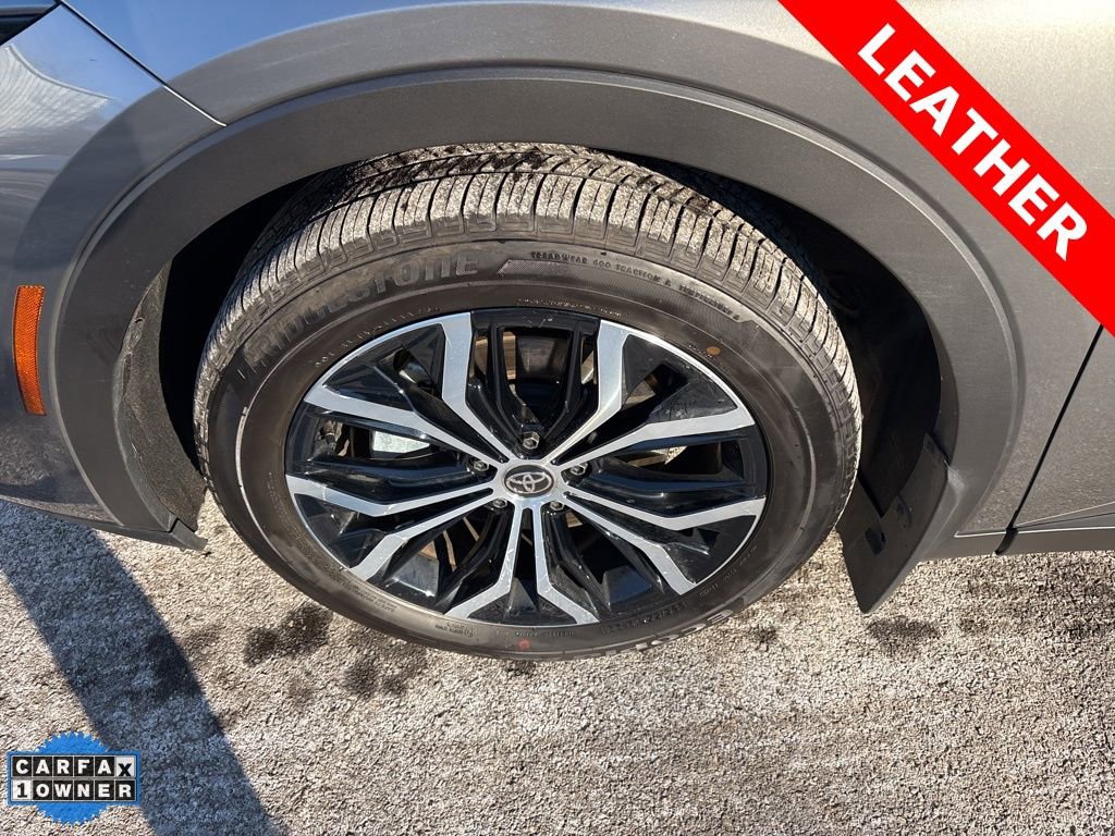 Used 2023 Toyota Crown Limited image 32