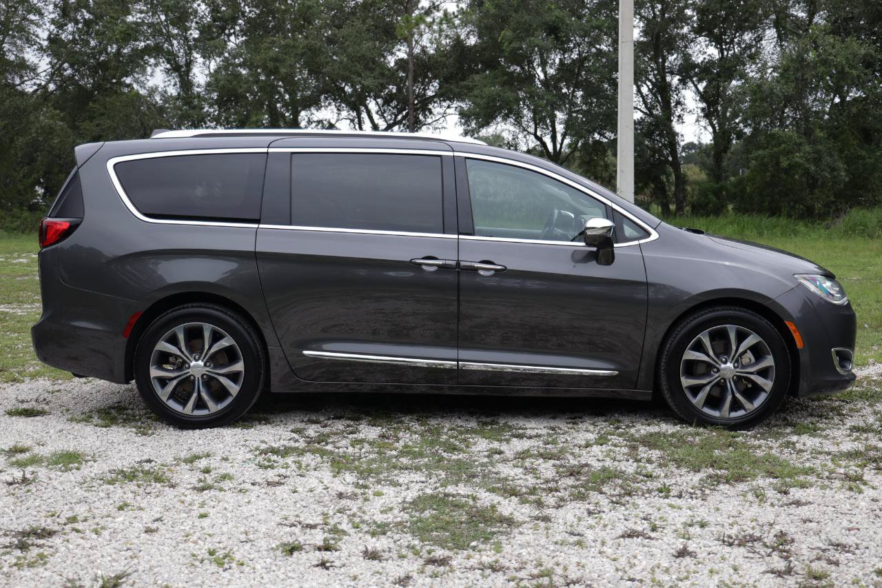 Used 2017 Chrysler Pacifica Limited w/ Advanced Safetytec Group FWD image 14