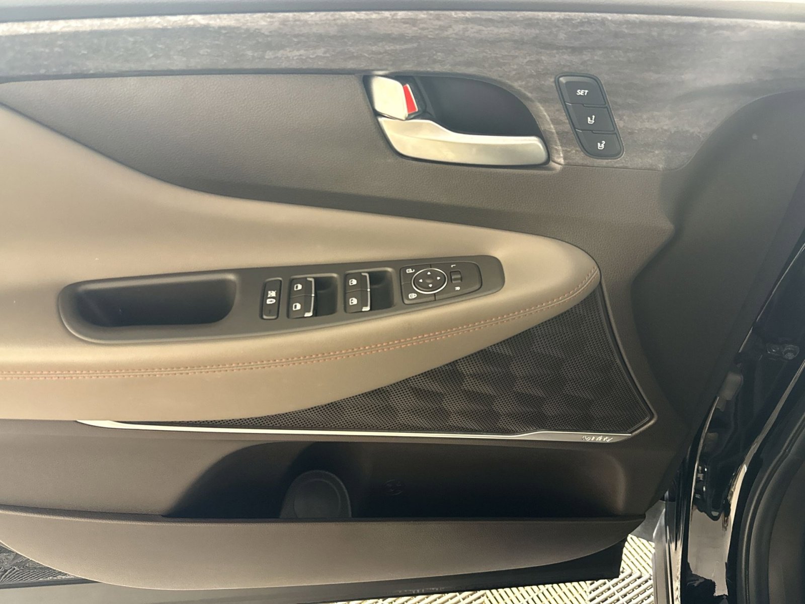 Used 2020 Hyundai Santa Fe Limited image 15