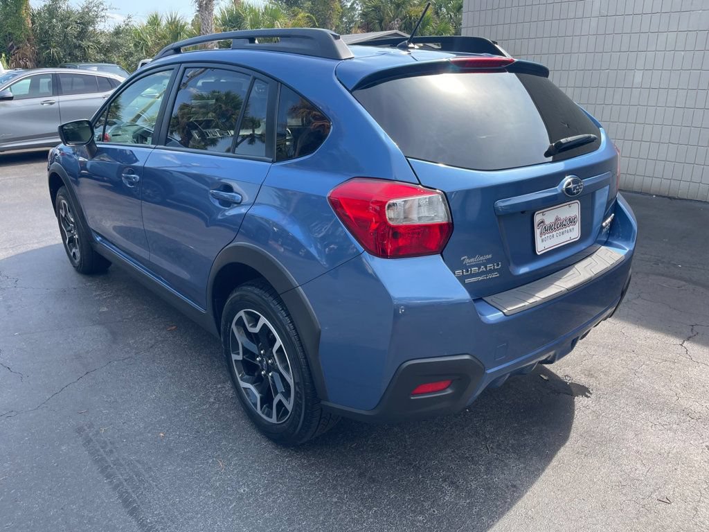 Used 2017 Subaru Crosstrek 2.0i Premium w/ Moonroof Package AWD/4WD image 3