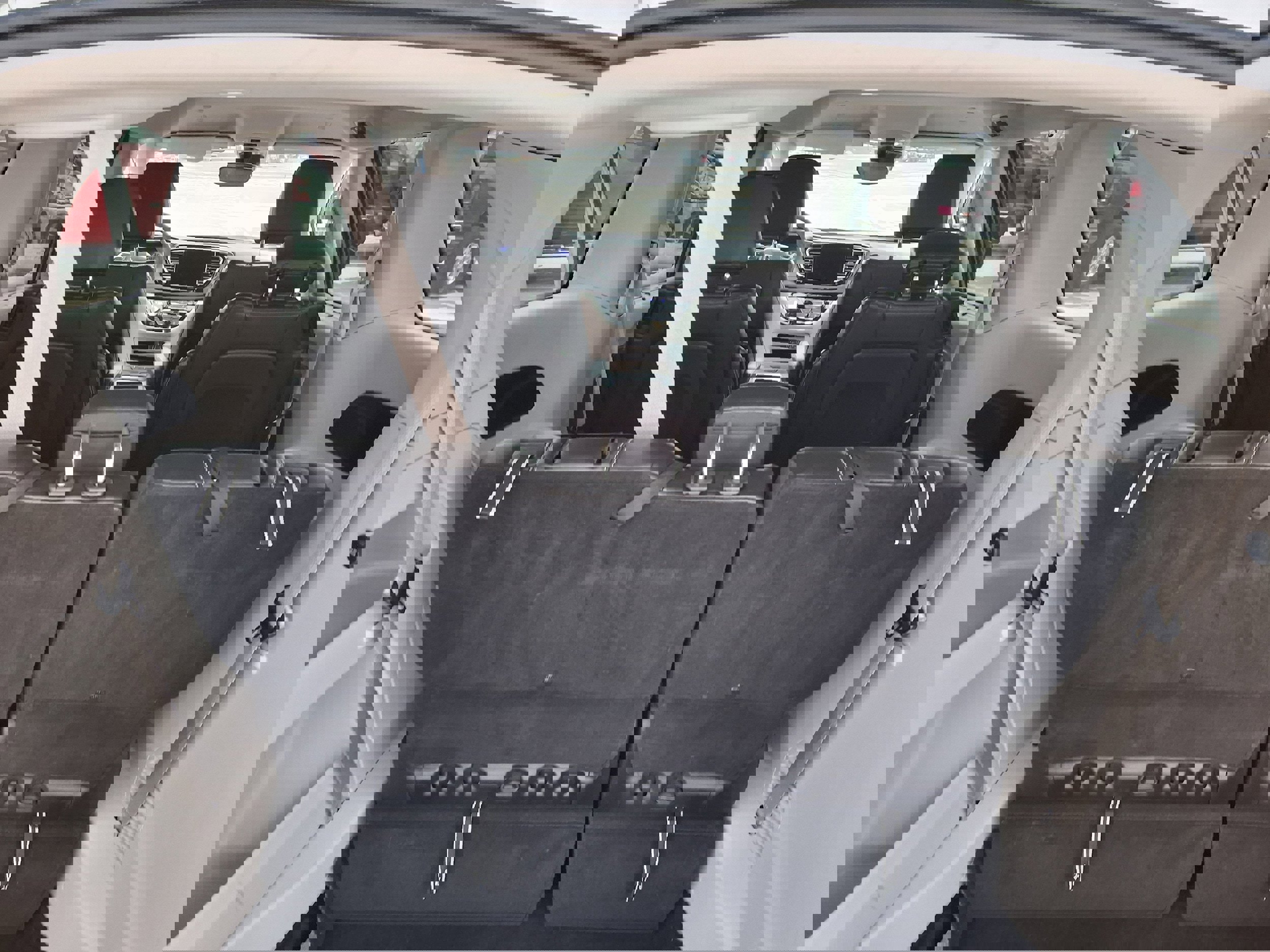 Used 2024 Chrysler Pacifica Touring-L image 16