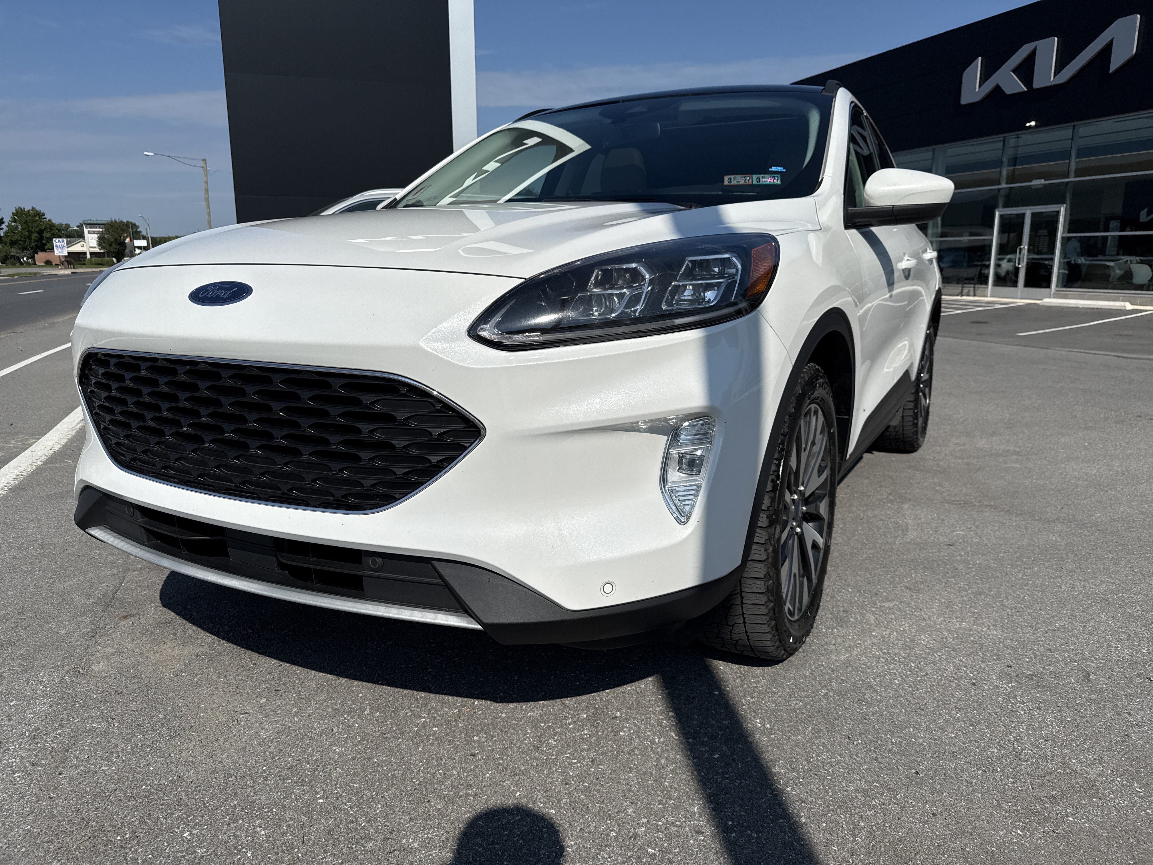 Used 2022 Ford Escape Titanium AWD/4WD image 8