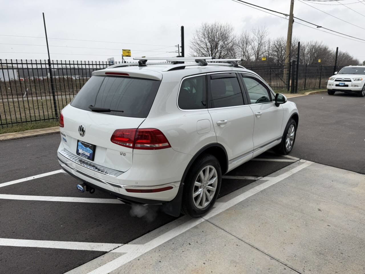Used 2016 Volkswagen Touareg VR6 image 6