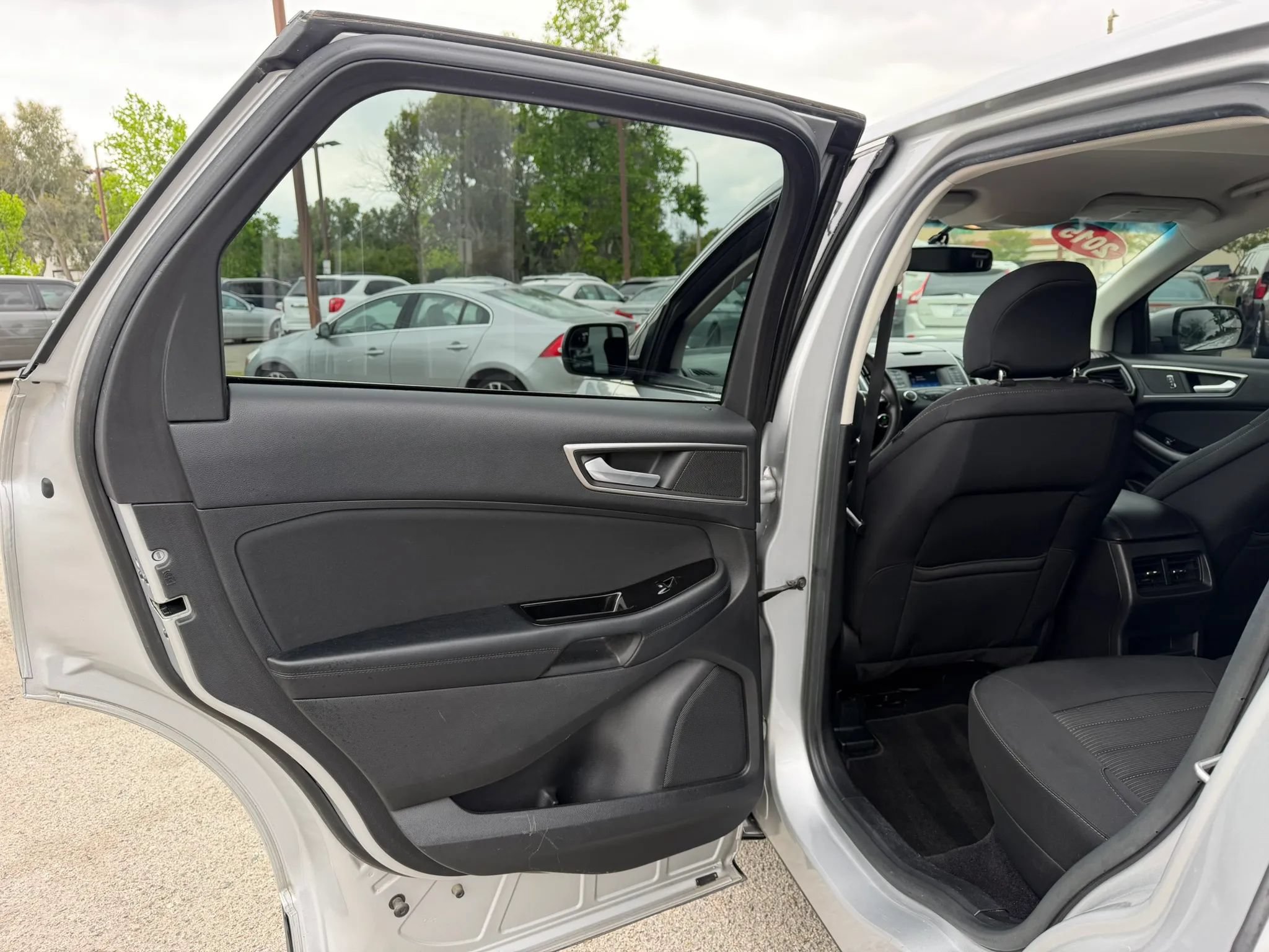 Used 2015 Ford Edge SEL FWD image 17