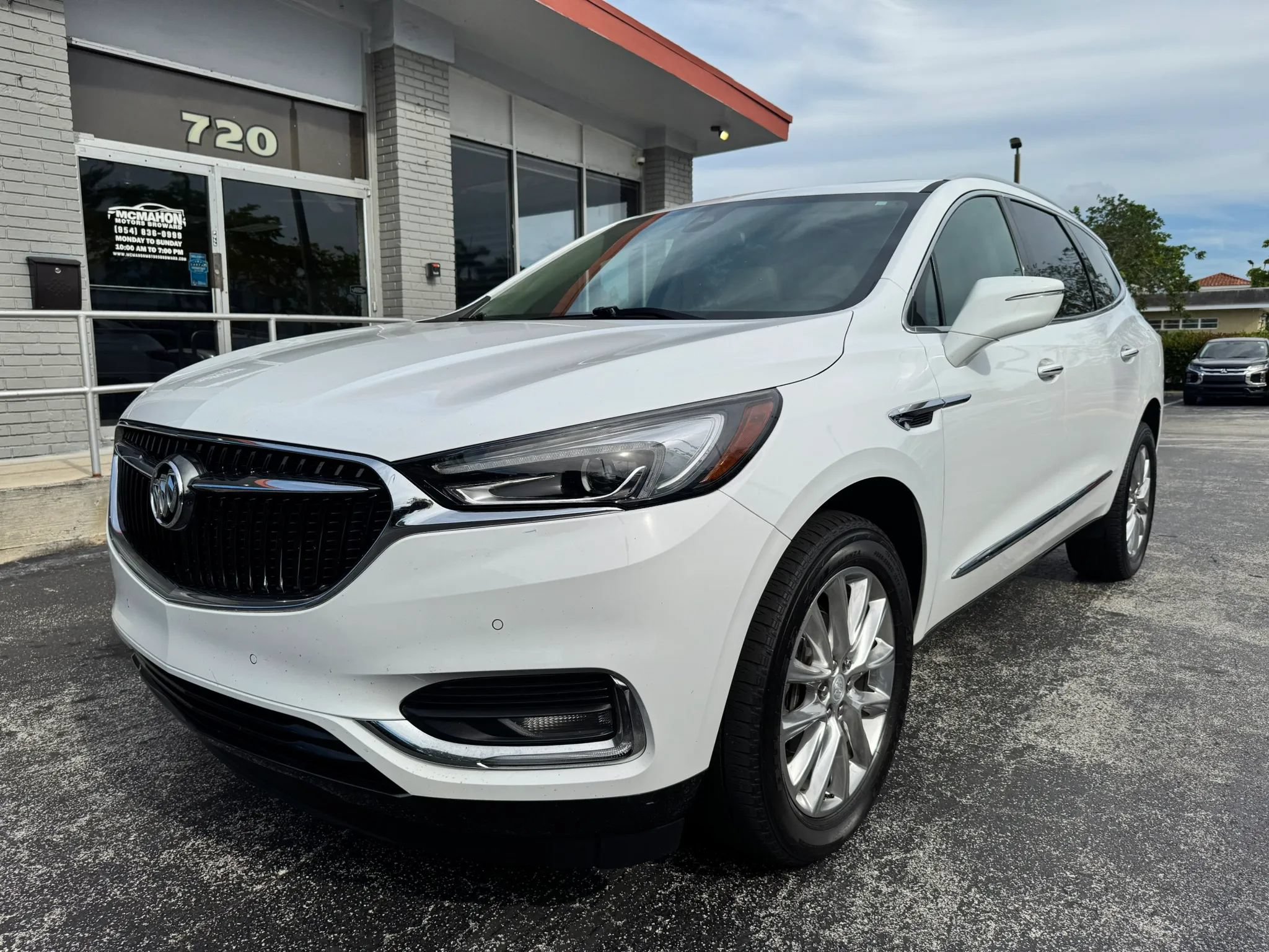 Used 2019 Buick Enclave Premium w/ Experience Buick Package FWD image 1