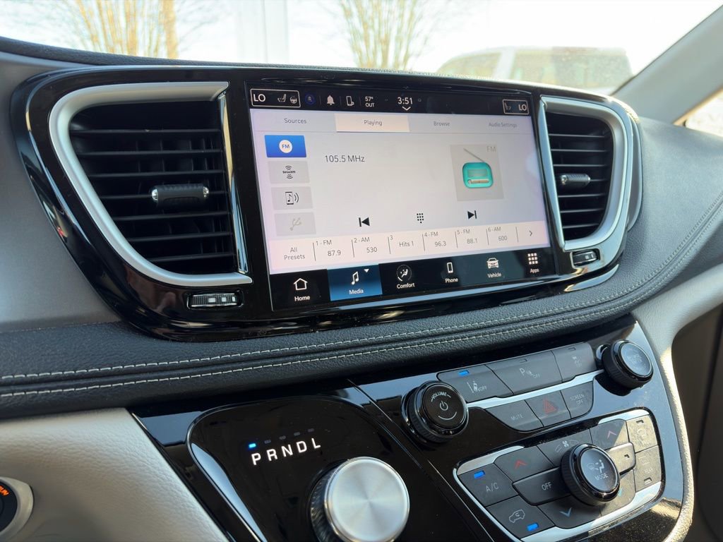 Used 2023 Chrysler Pacifica Touring-L image 20